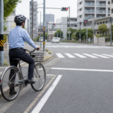 自転車の二段階右折とは　右折レーンと矢印信号で迷わない交差点ルール