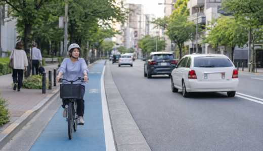 自転車レーンのルール　普通自転車専用通行帯と矢羽根の違い